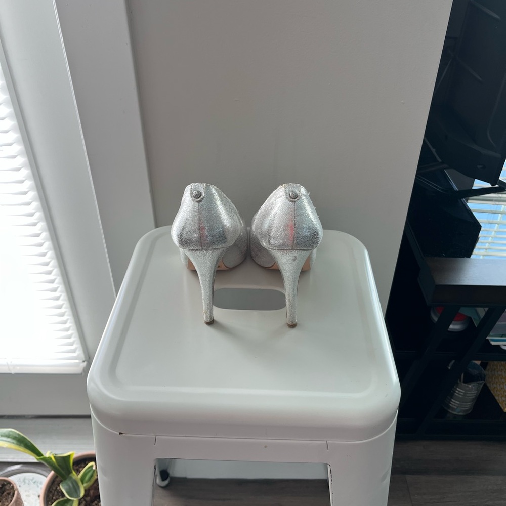 Silver heels - Picture 4 of 4
